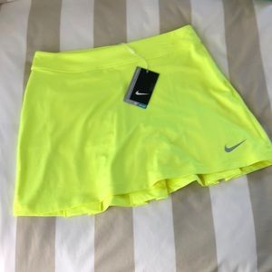 New with tags! Nike Dri-Fit Golf Skirt 🏌🏻‍♀️